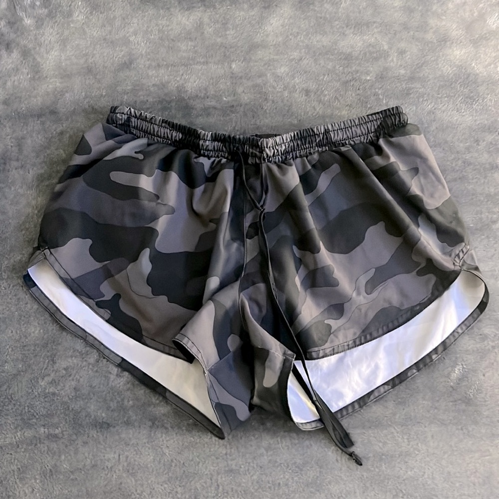 Black camo althetic shorts